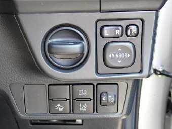 TOYOTA COROLLA FIELDER 2017 Image 9