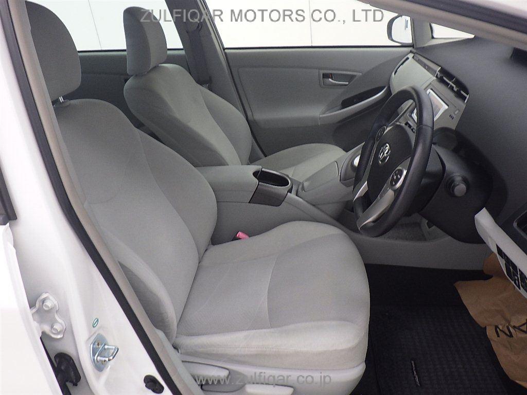 TOYOTA PRIUS PHV 2013 Image 7