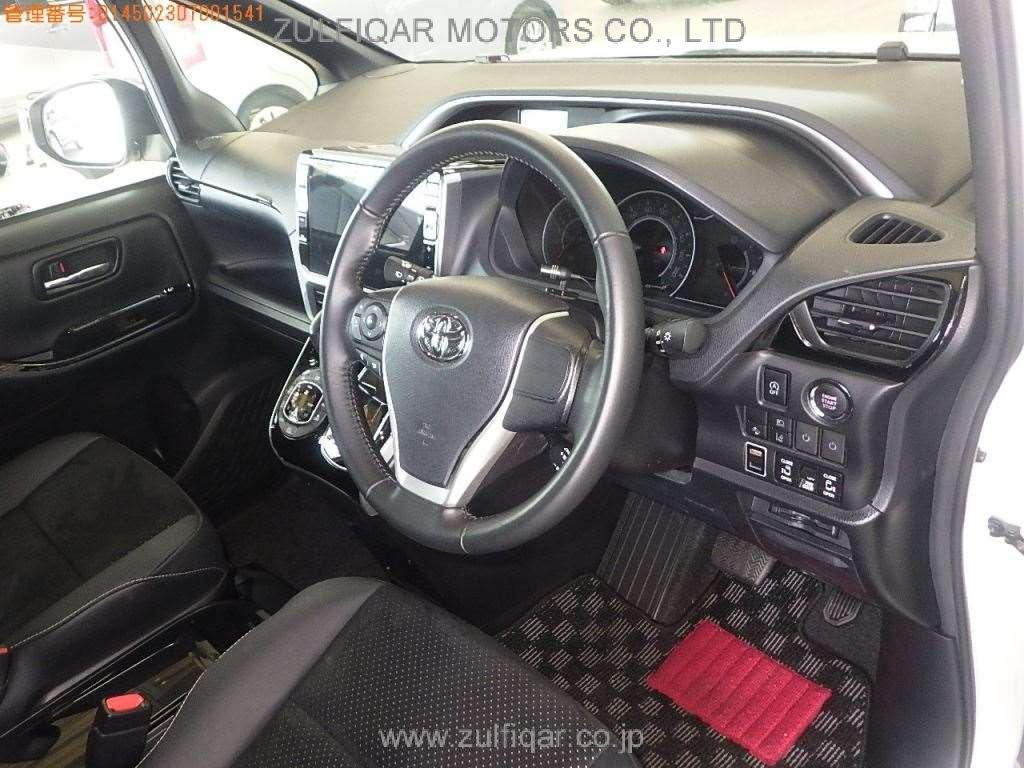 TOYOTA VOXY 2021 Image 5