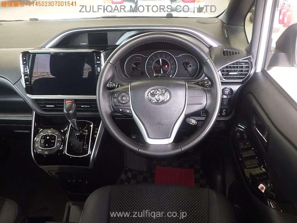 TOYOTA VOXY 2021 Image 6