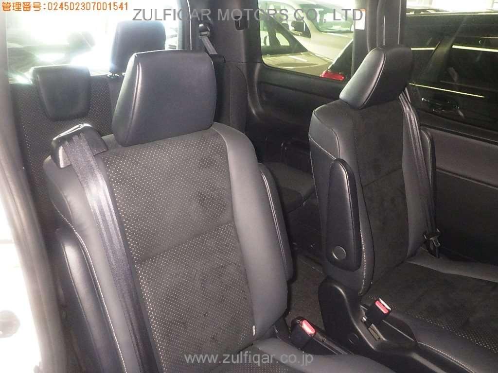 TOYOTA VOXY 2021 Image 7