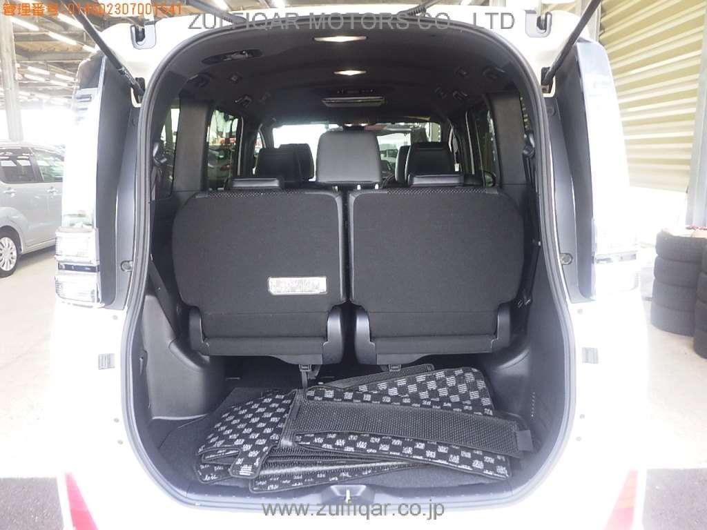 TOYOTA VOXY 2021 Image 8