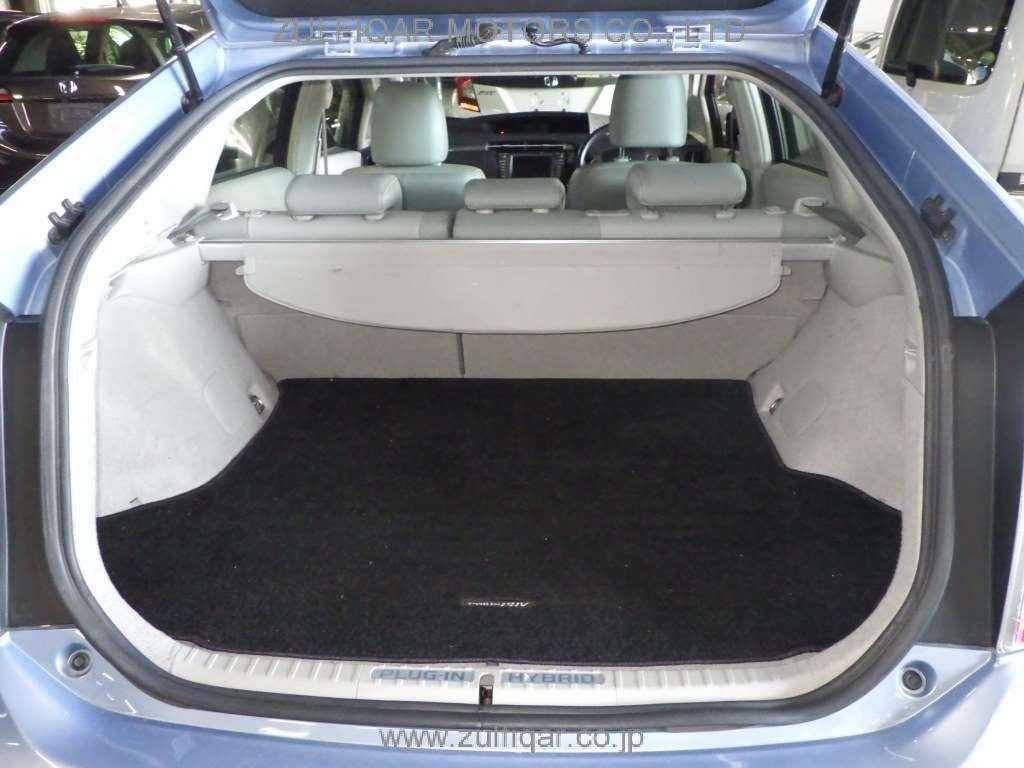 TOYOTA PRIUS PHV 2013 Image 8