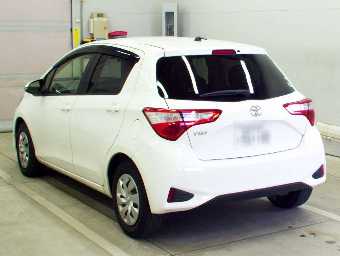 TOYOTA VITZ 2018 Image 4