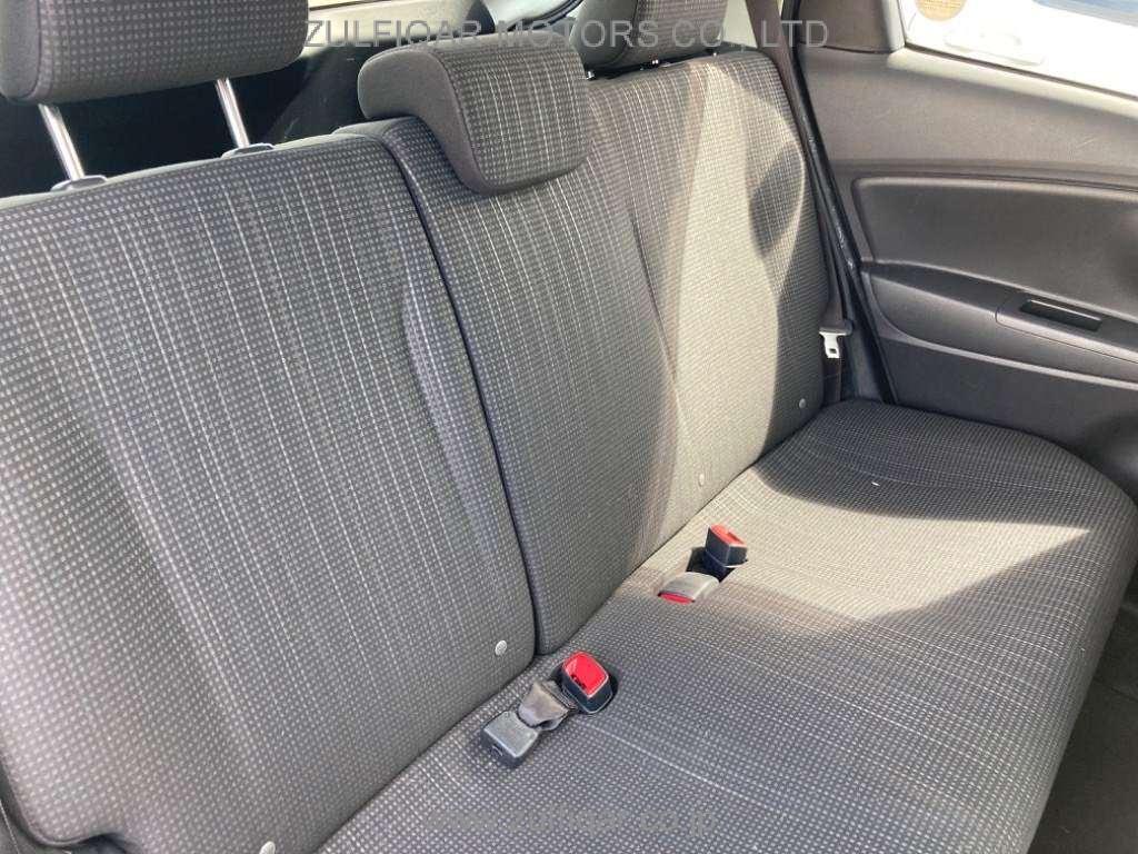 TOYOTA VITZ 2018 Image 7