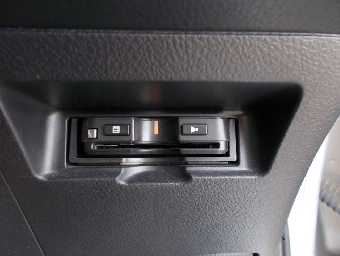 TOYOTA VITZ 2018 Image 10