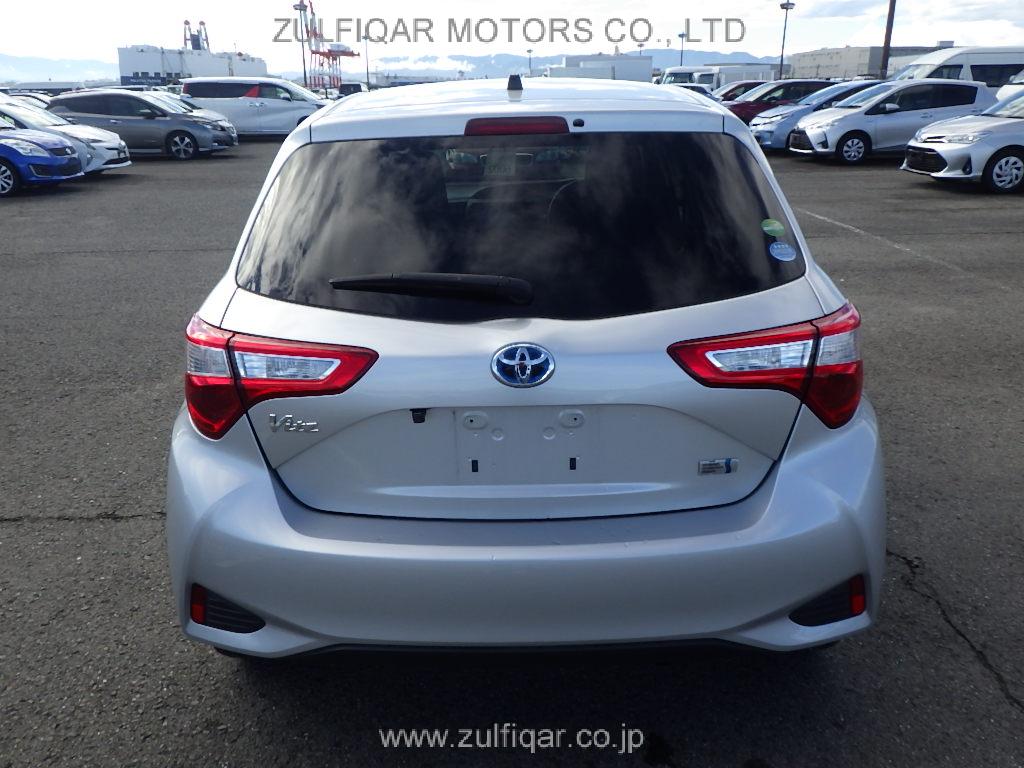 TOYOTA VITZ 2018 Image 12