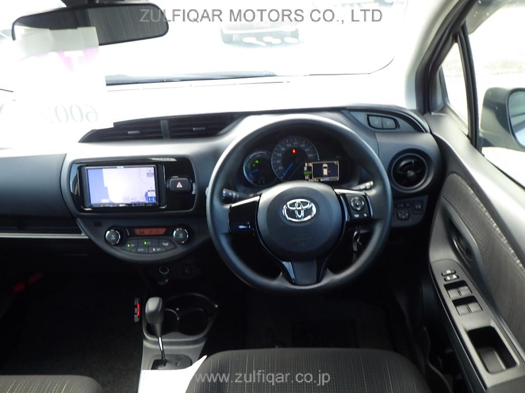 TOYOTA VITZ 2018 Image 21