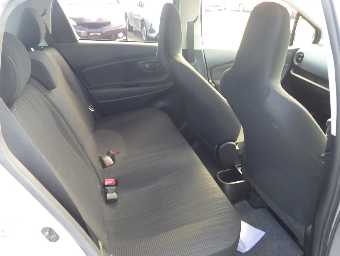 TOYOTA VITZ 2018 Image 17