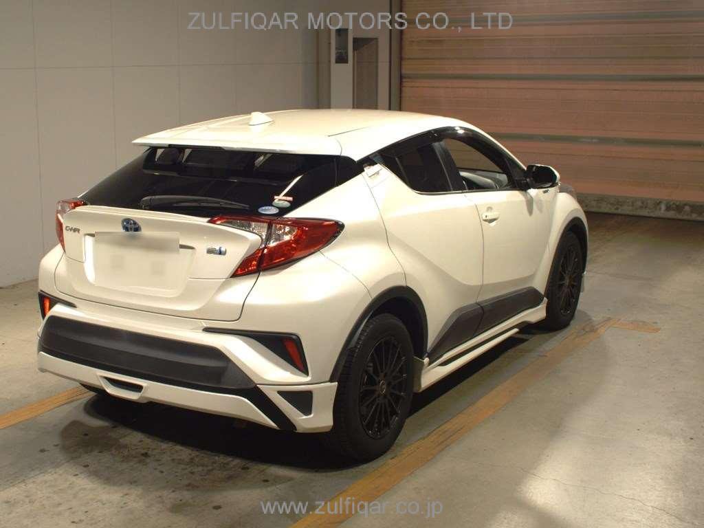 TOYOTA C-HR 2018 Image 2