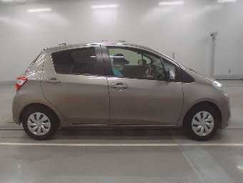 TOYOTA VITZ 2019 Image 3