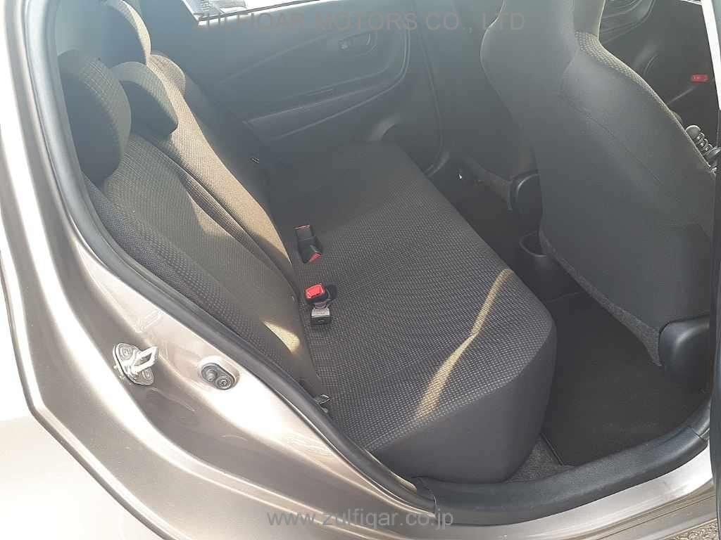 TOYOTA VITZ 2019 Image 10