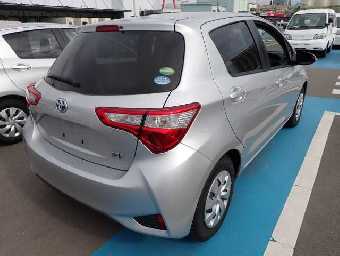 TOYOTA VITZ 2018 Image 2