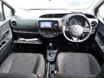 TOYOTA VITZ 2018 Image 3