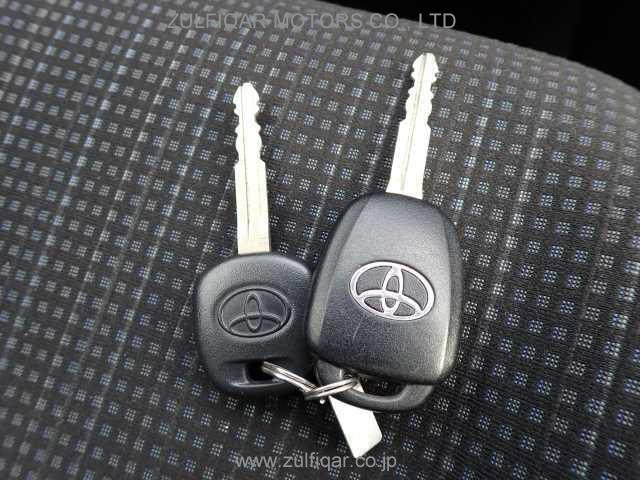 TOYOTA VITZ 2018 Image 8