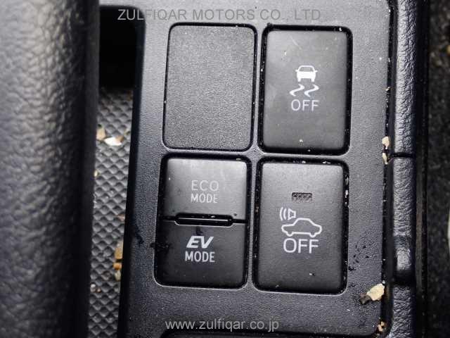 TOYOTA VITZ 2018 Image 9