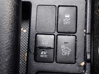 TOYOTA VITZ 2018 Image 8