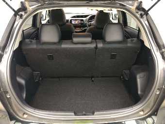 TOYOTA VITZ 2018 Image 9