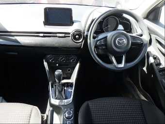 MAZDA DEMIO 2017 Image 6