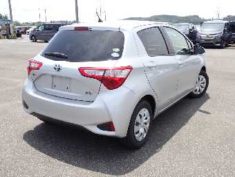 TOYOTA VITZ 2018 Image 2