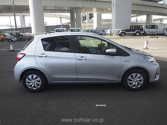 TOYOTA VITZ 2018 Image 11