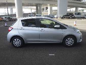 TOYOTA VITZ 2018 Image 11