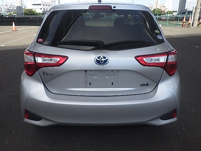 TOYOTA VITZ 2018 Image 19