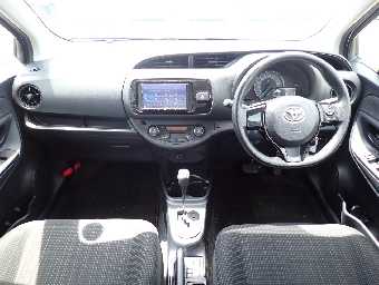 TOYOTA VITZ 2018 Image 3