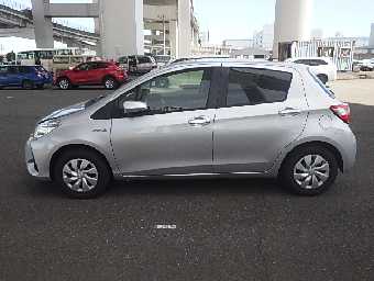TOYOTA VITZ 2018 Image 15