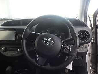 TOYOTA VITZ 2018 Image 18