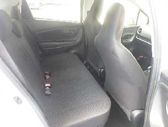 TOYOTA VITZ 2018 Image 19