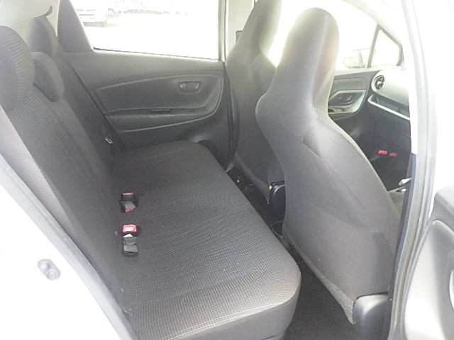 TOYOTA VITZ 2018 Image 25