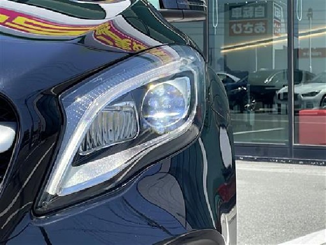 MERCEDES BENZ GLA CLASS 2019 Image 19