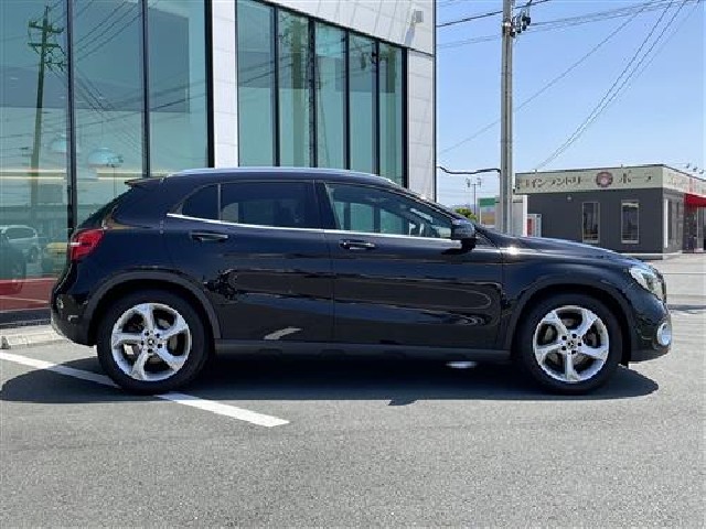 MERCEDES BENZ GLA CLASS 2019 Image 25
