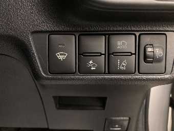 TOYOTA COROLLA AXIO 2018 Image 9