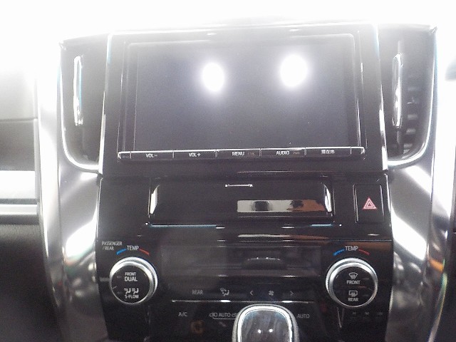 TOYOTA ALPHARD HYBRID 2018 Image 27