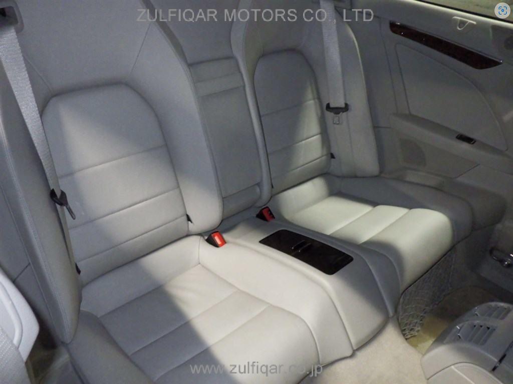 MERCEDES BENZ E CLASS 2011 Image 6