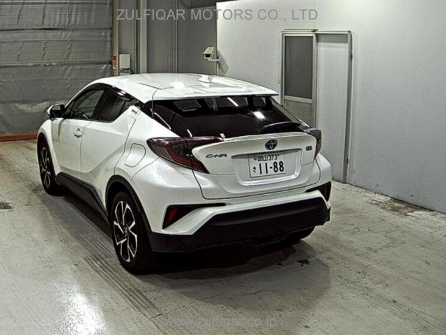 TOYOTA C-HR 2017 Image 2