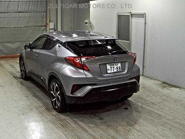 TOYOTA C-HR 2017 Image 2