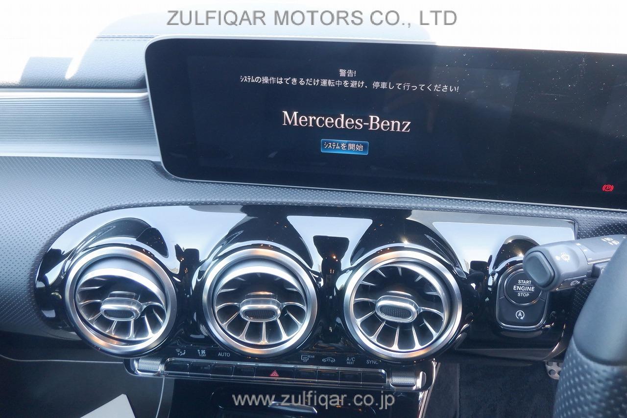 MERCEDES BENZ A CLASS 2019 Image 11