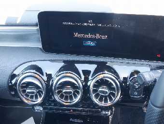 MERCEDES BENZ A CLASS 2019 Image 11