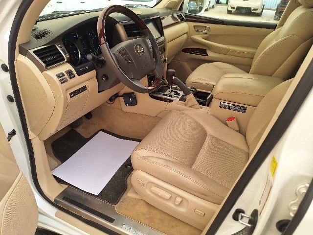 LEXUS LX 570 2014 Image 19