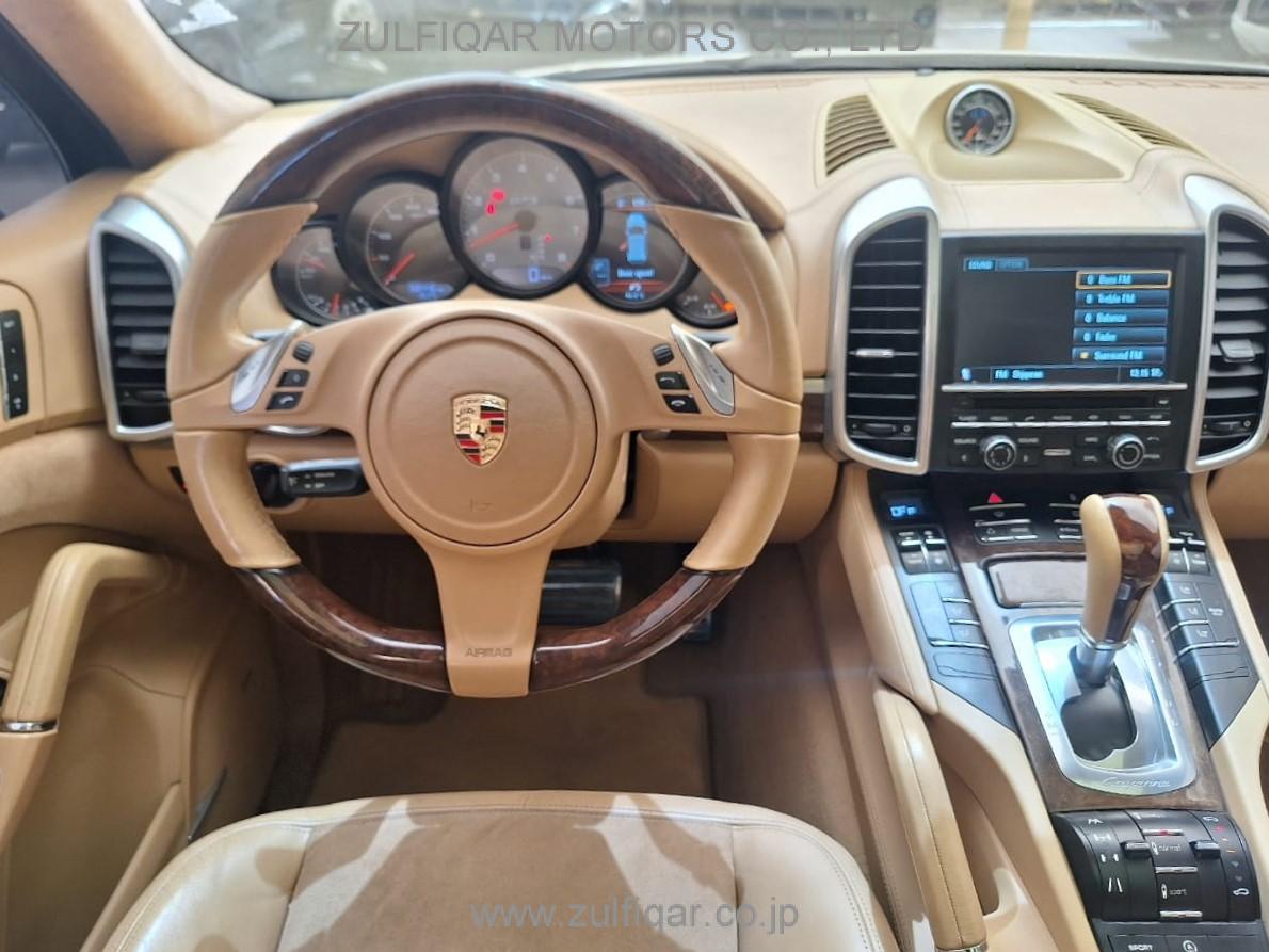 PORSCHE CAYENNE 2013 Image 12