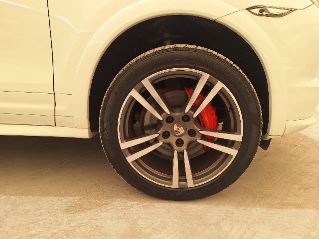 PORSCHE CAYENNE 2013 Image 25