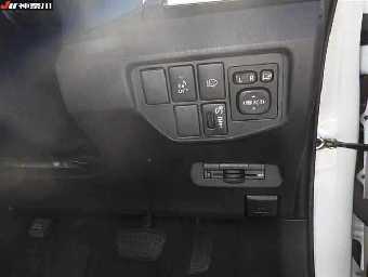 TOYOTA PRIUS 2014 Image 7