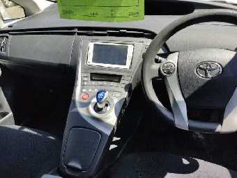 TOYOTA PRIUS 2012 Image 6