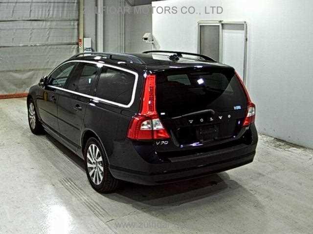 VOLVO V70 2012 Image 2