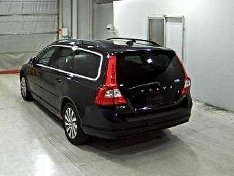 VOLVO V70 2012 Image 2