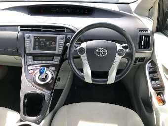 TOYOTA PRIUS PHV 2013 Image 6