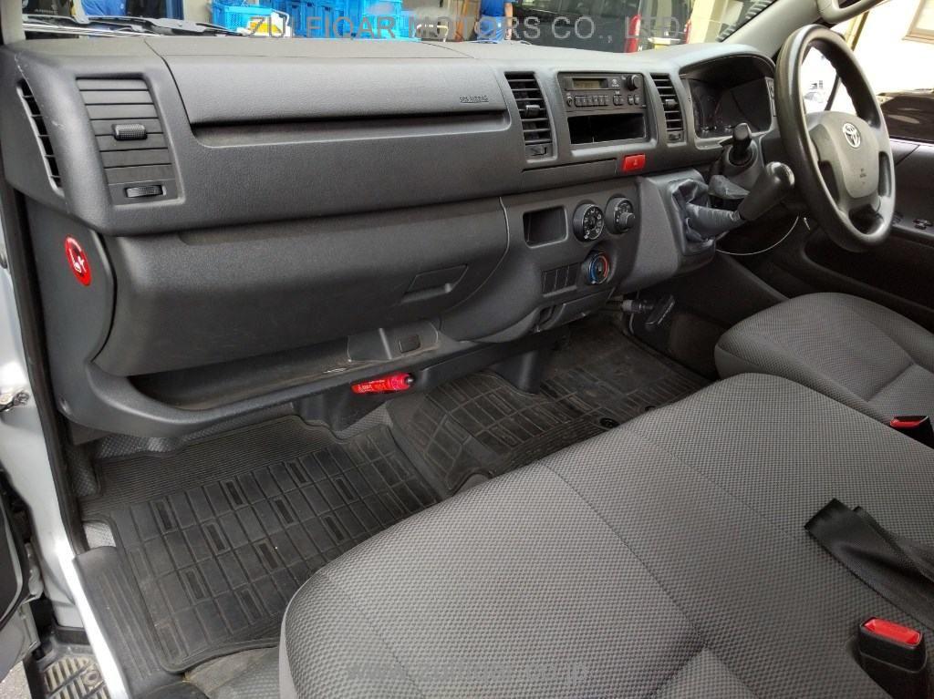 TOYOTA HIACE 2017 Image 3